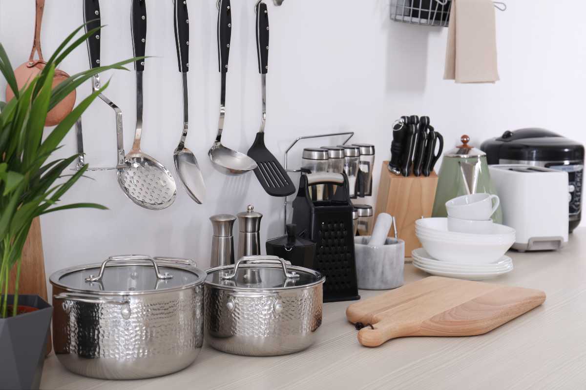 Jasa_Import_Alat_Dapur_Besi-Baja.jpg